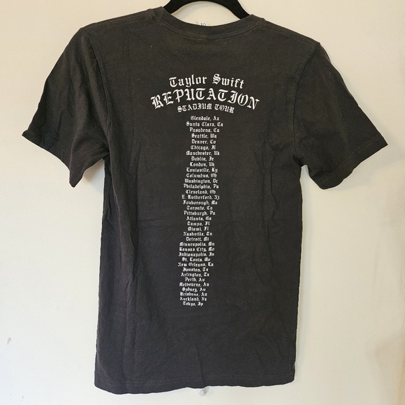 VGUC Taylor Swift Reputation Tour Tee Shirt Women Size Small 100% Cotton - Picture 5 of 11